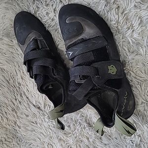 Mens Evolv bouldering shoes